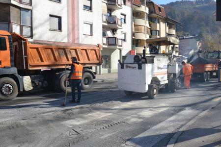 Asfaltacija pri posti 1